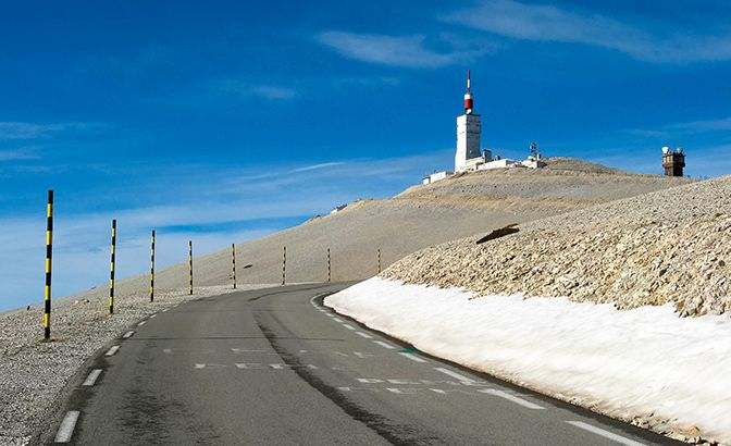 Vue sur la route à Carpentras