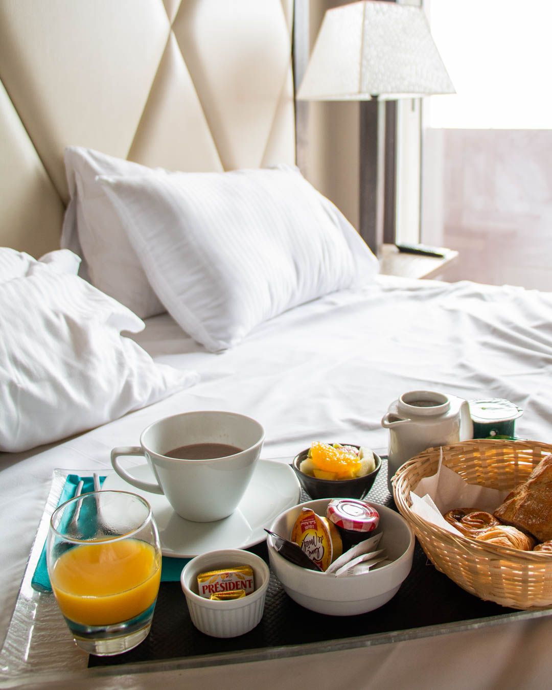 petit déjeuner au lit chambre suite - hotel safari carpentras