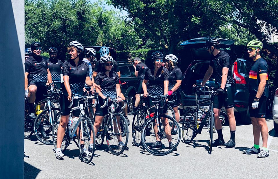 groupe en vélo au safari hôtel - team building vaucluse